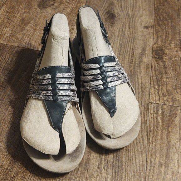 Super comfort sandals by Clarks - Picture 1 of 7